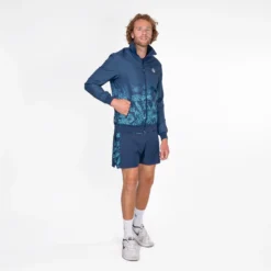 BIDI BADU Lynel Tech Giacca Da Allenamento Uomini - Blu 9 BIDI BADU Lynel Tech Giacca Da Allenamento Uomini - Blu -Vendite Racchette da tennis 01832000 15