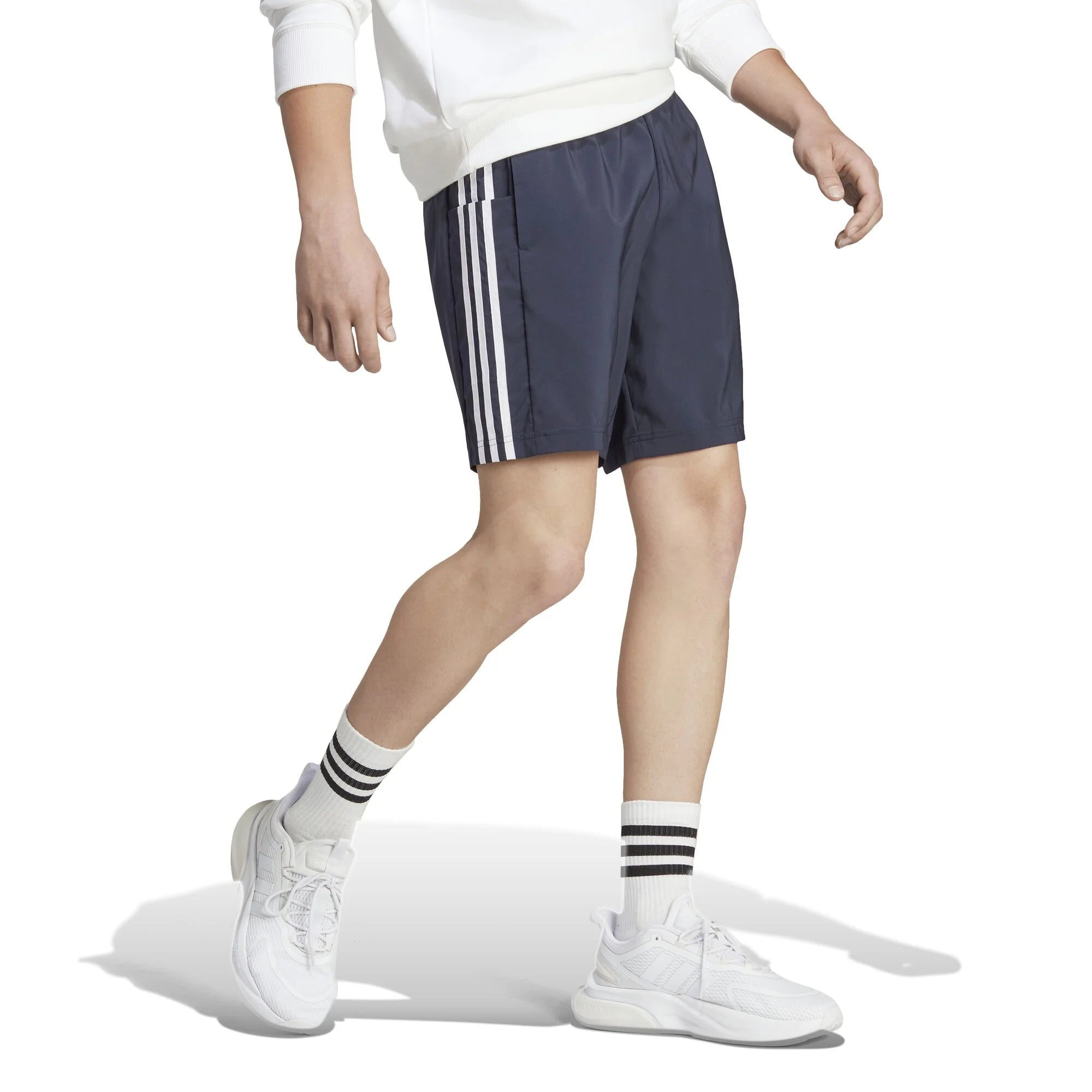 ADIDAS Essentials AEROREADY Chelsea 3-Stripes Pantaloncini Uomini - Blu Scuro, Bianco 2 ADIDAS Essentials AEROREADY Chelsea 3-Stripes Pantaloncini Uomini - Blu Scuro, Bianco - immagine 2