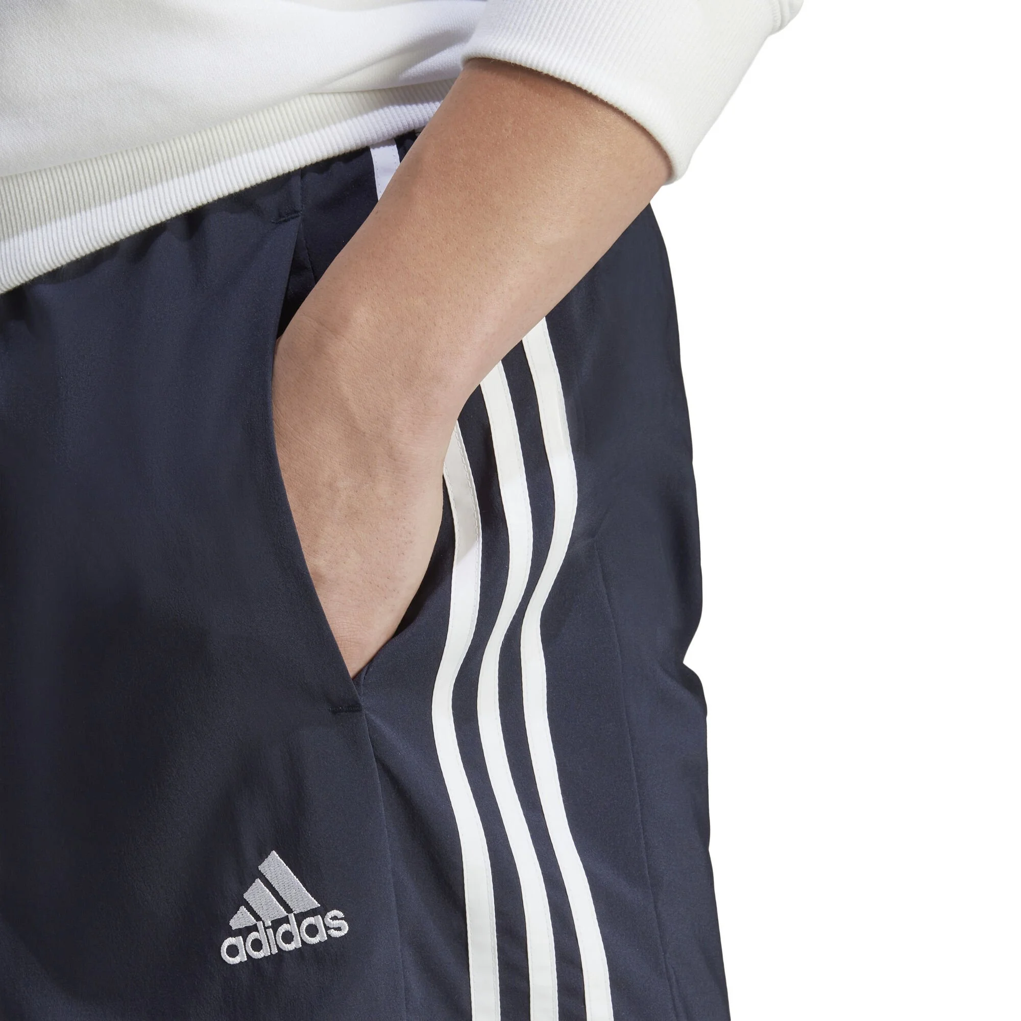 ADIDAS Essentials AEROREADY Chelsea 3-Stripes Pantaloncini Uomini - Blu Scuro, Bianco 4 ADIDAS Essentials AEROREADY Chelsea 3-Stripes Pantaloncini Uomini - Blu Scuro, Bianco - immagine 4
