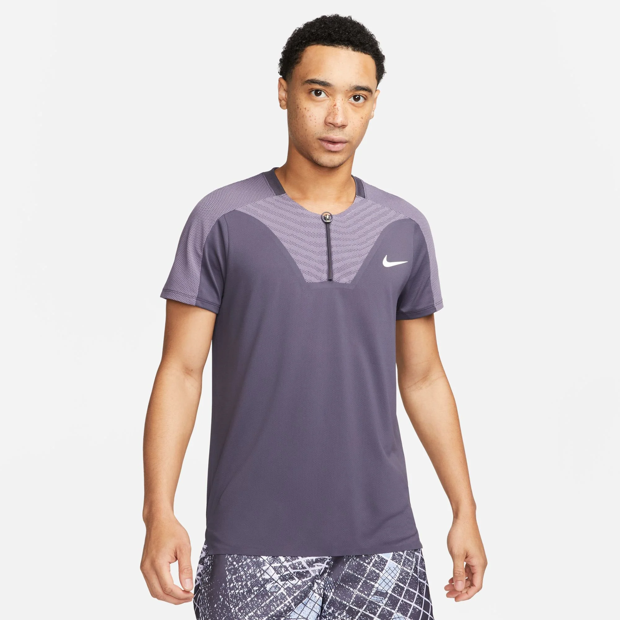 Nike Dri-Fit Advantage Court Slim UL RG Polo Uomini - Grigio, Lilla 5 Nike Dri-Fit Advantage Court Slim UL RG Polo Uomini - Grigio, Lilla - immagine 5